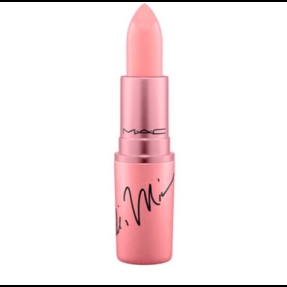 mac light pink lipstick